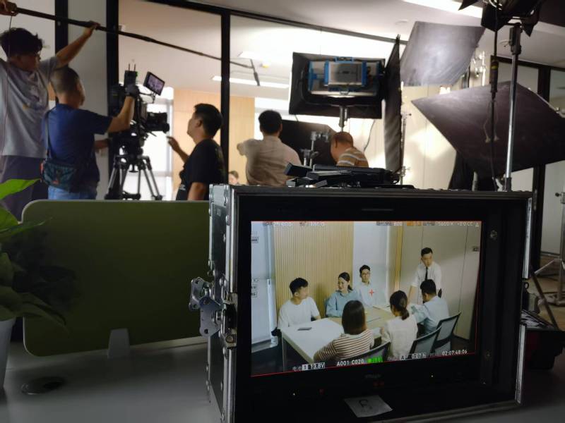 花垣县TVC拍摄公司：科技产品视觉化大师，诠释未来感与功能美学